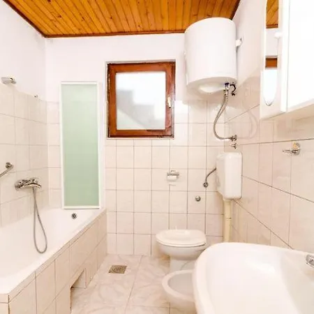 Klara-gorjana - Two Bedroom With Balcony And Sea View 1 Apartmán *