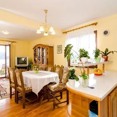 Klara-gorjana - Two Bedroom With Balcony And Sea View 1 Apartmán Viganj