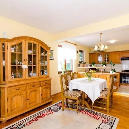 Klara-gorjana - Two Bedroom With Balcony And Sea View 1 Apartmán Viganj